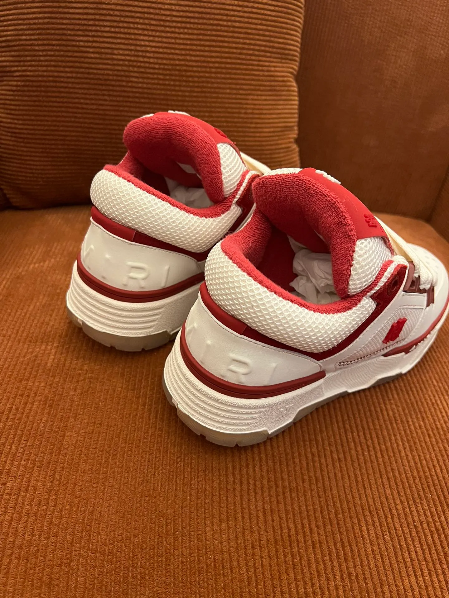 p620💰Men's shoes Amiri Emile's 2023 spring and summer new MA-1 bread shoes, couple models, casual sports shoes, sneakers Amiri gave up the rock punk style in the new season and used a large number of unsaturated colors, Morandi tones, whether you see or wear them, it will make people very happy. The large tongue of the bread shoes continues, shortens the length of the shoe body, thickens the midsole, and the toe part is more rounded. Amiri's brand letters and MA logo appear on the side of the shoe. Fabric: Original customized imported first-layer cowhide + mesh. Lining: Original customized breathable towel lining. Outsole. Foam combination material. Bottom thickness: 4CM. Size: Men's 39-45